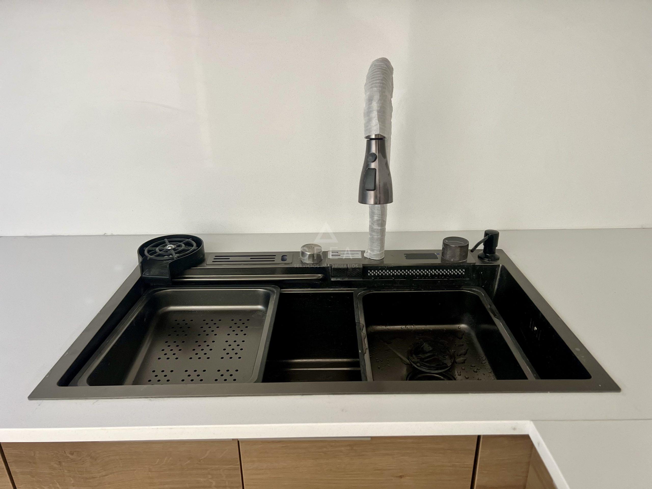 4F31EB42-5F9C-4463-A3CF-9EFE1B4C2182_1_201_a